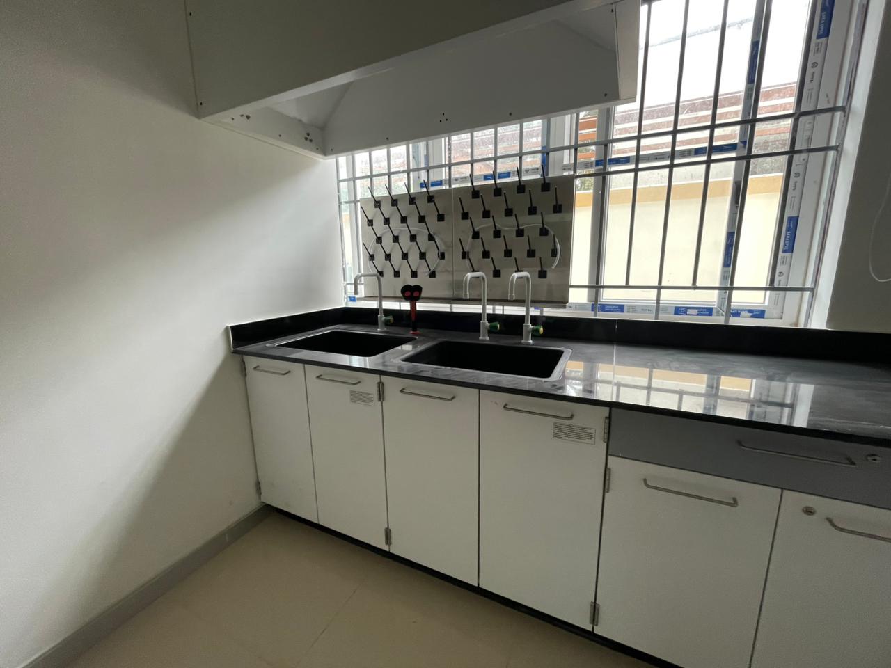 sterile area lab furniture manufacturer