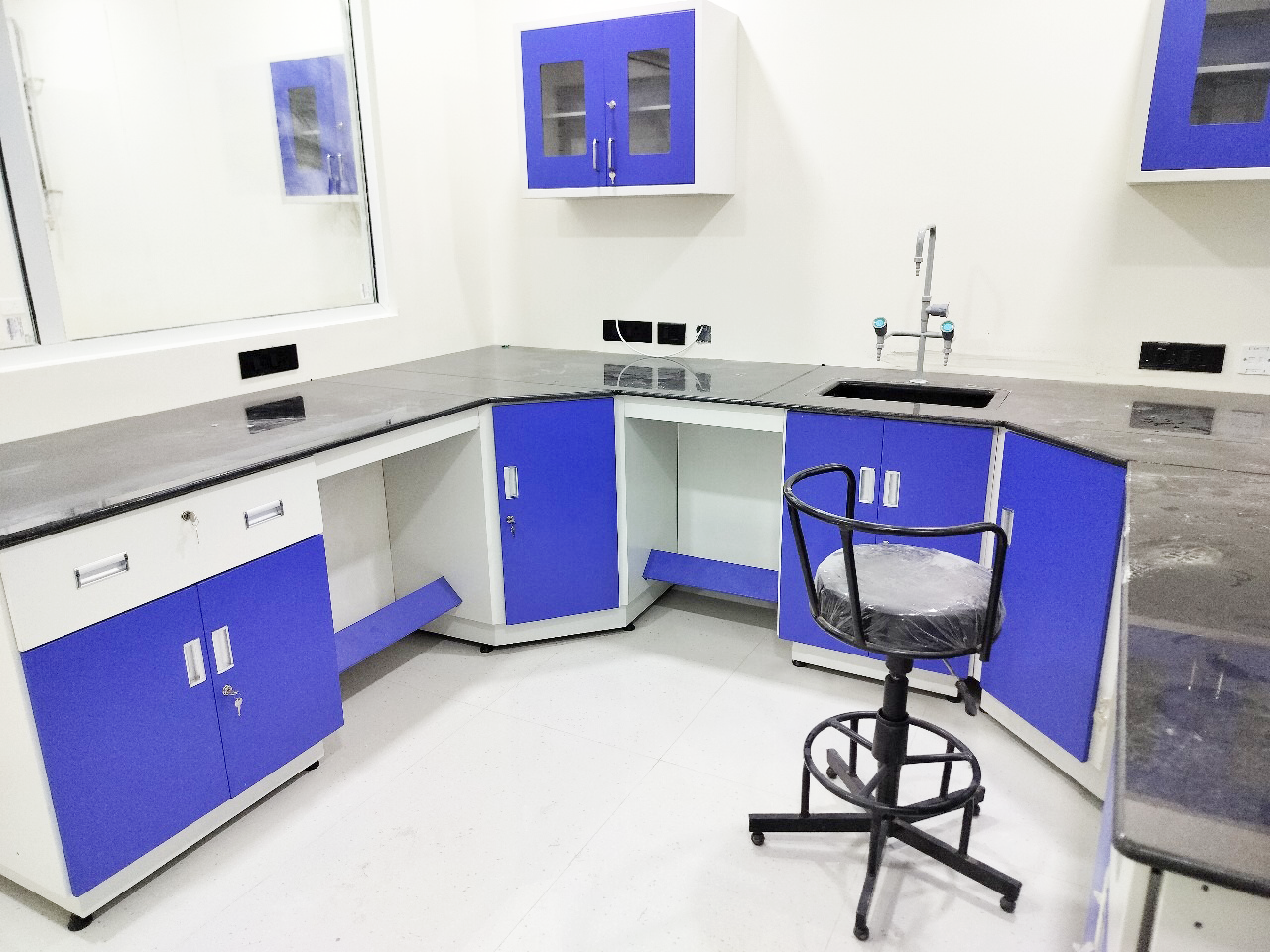 lab furniture manufacturer in Hyderabad