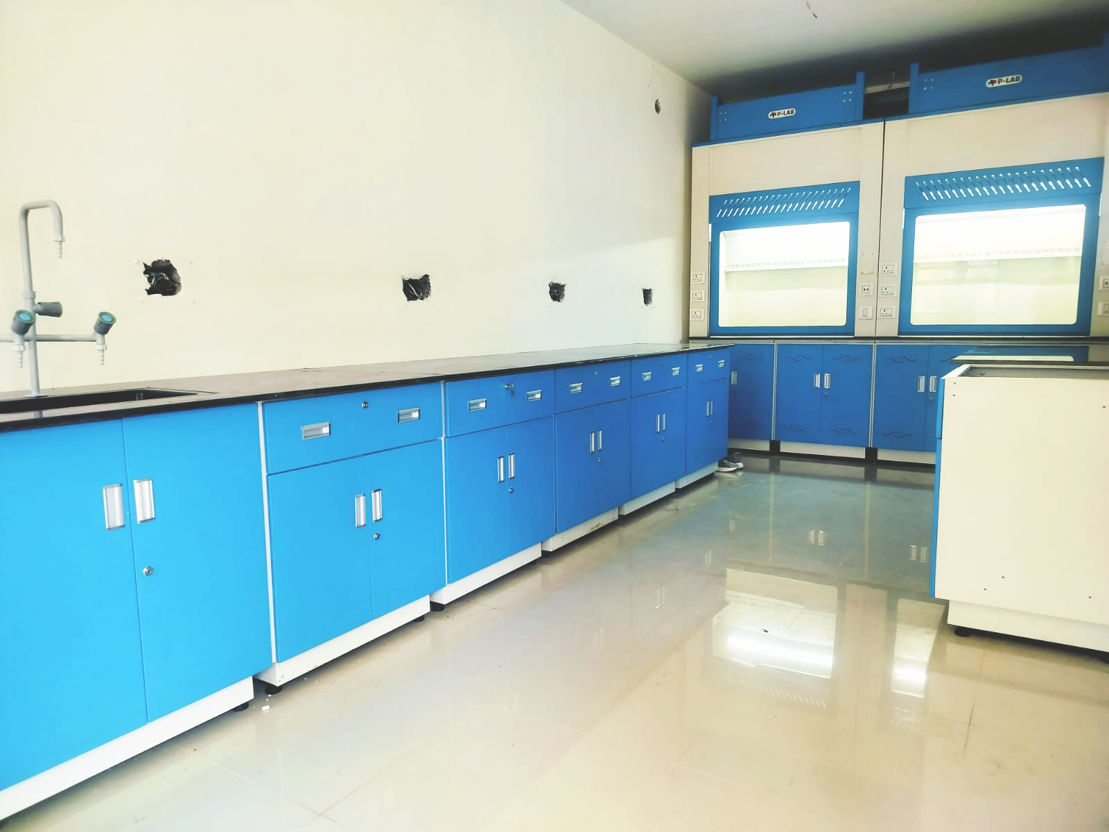 lab furniture manufacturer in Kochi