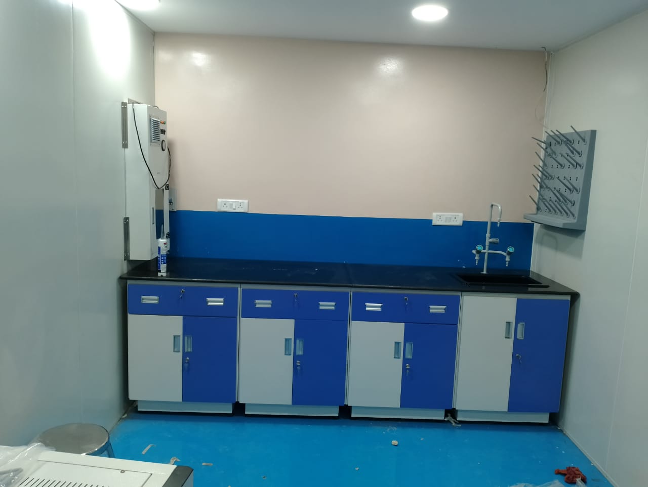Modular R and D Lab Furniture