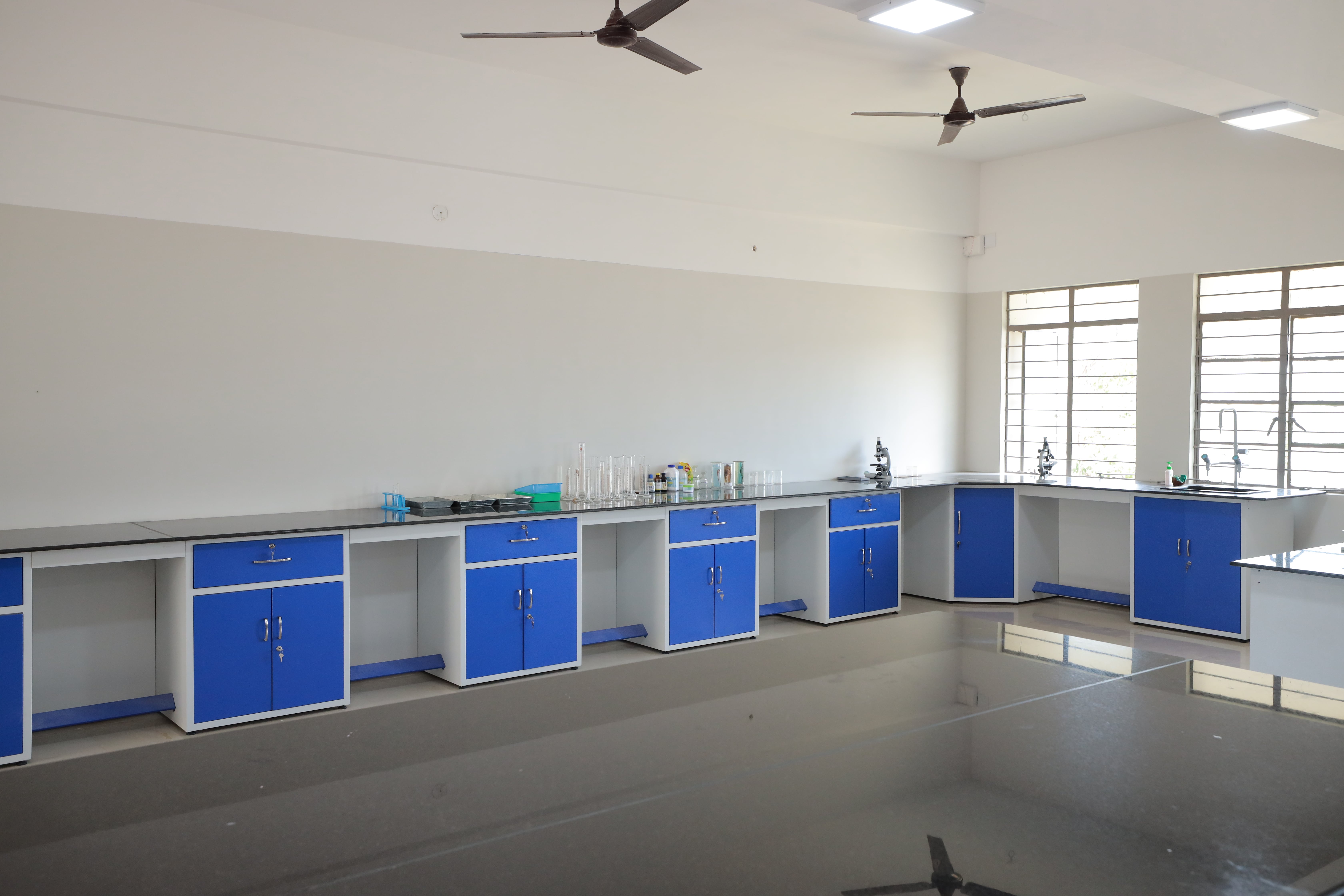 lab furniture manufacturer in Guntur