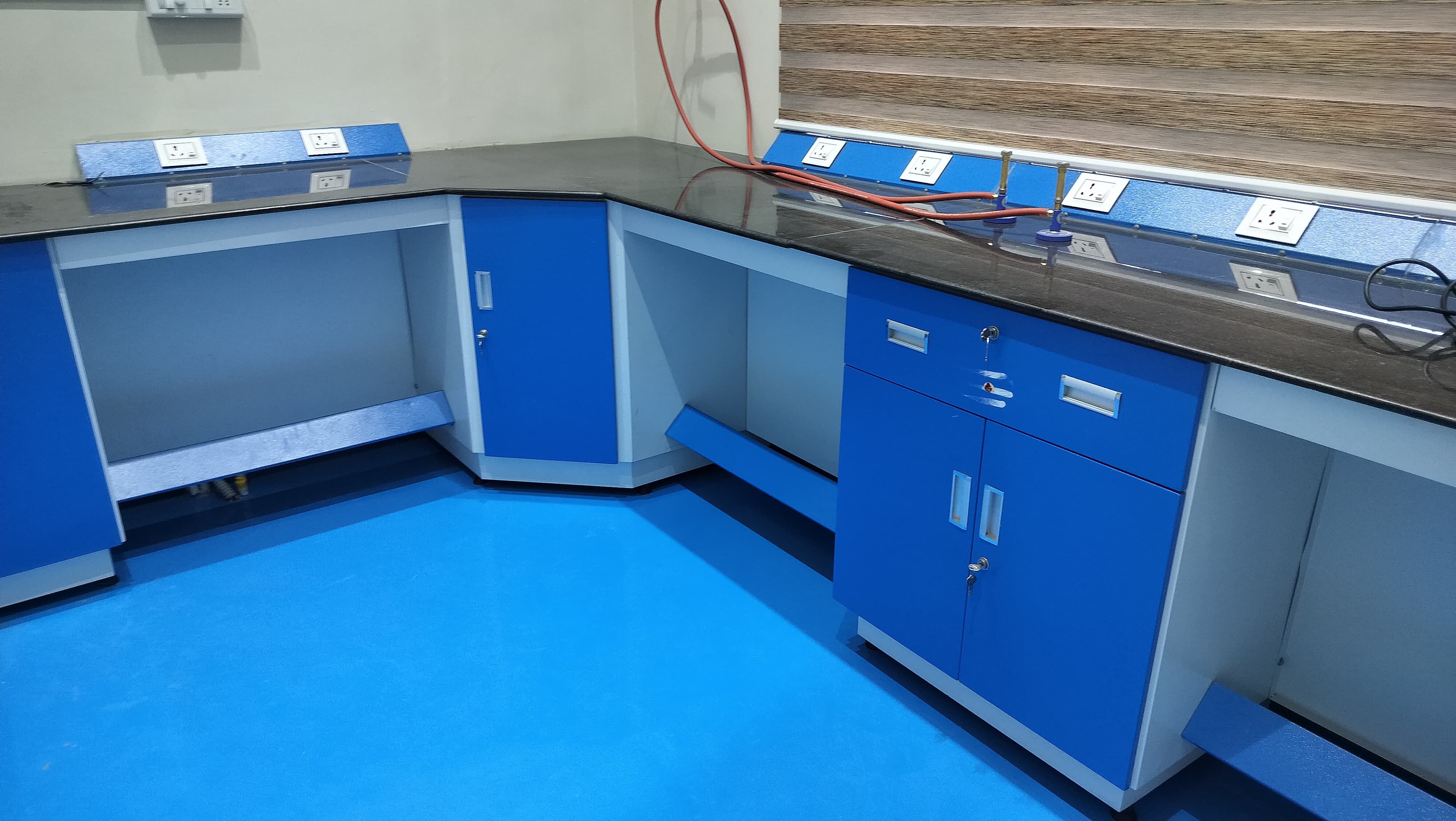 lab furniture manufacturer in Tirupur