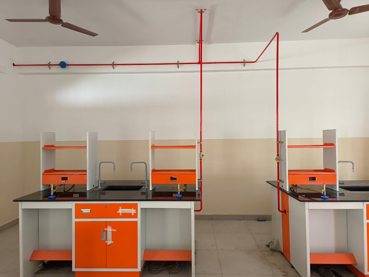 incubation lab furniture manufacturer