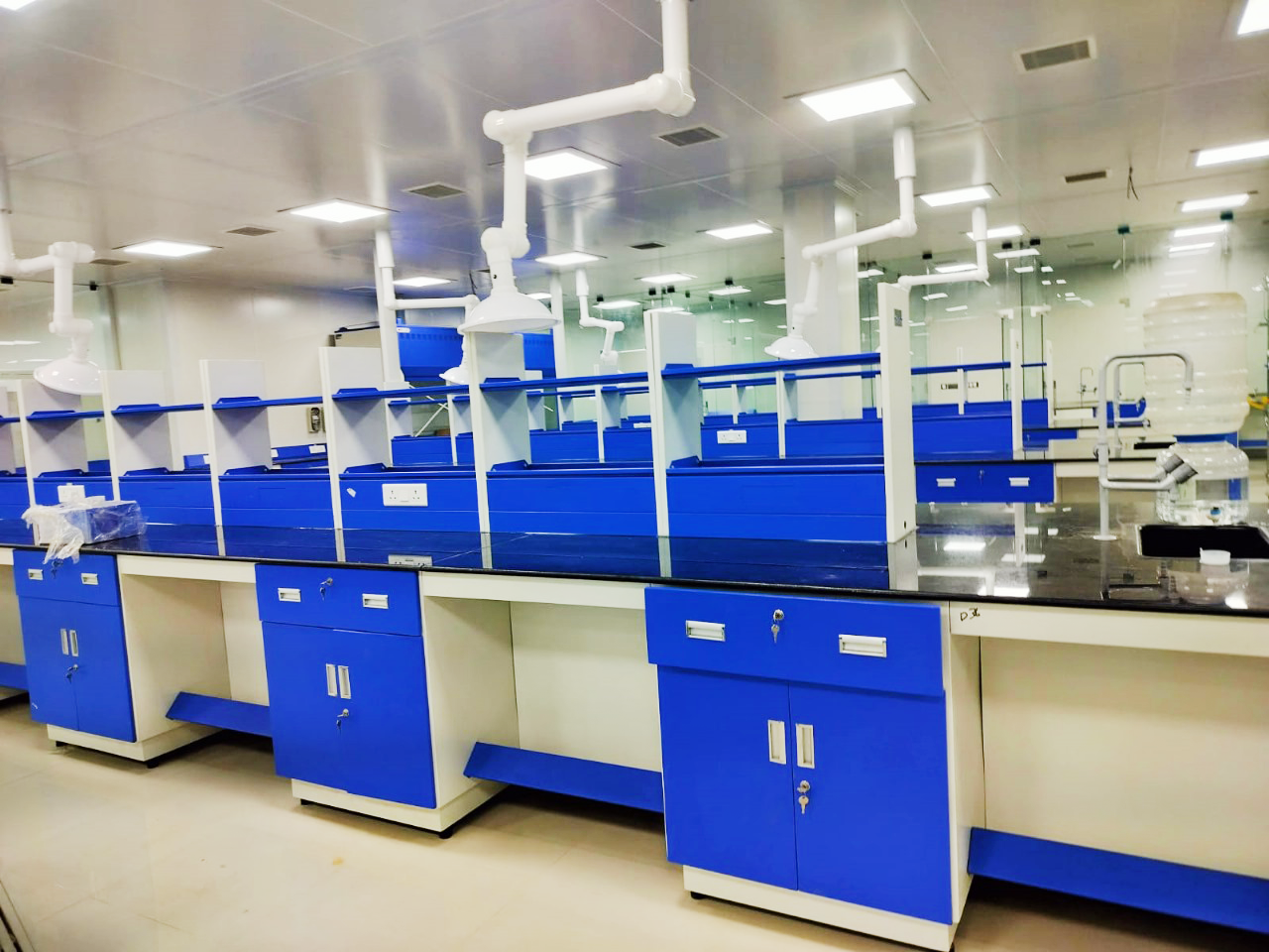 industrial laboratory furniture manufacturer