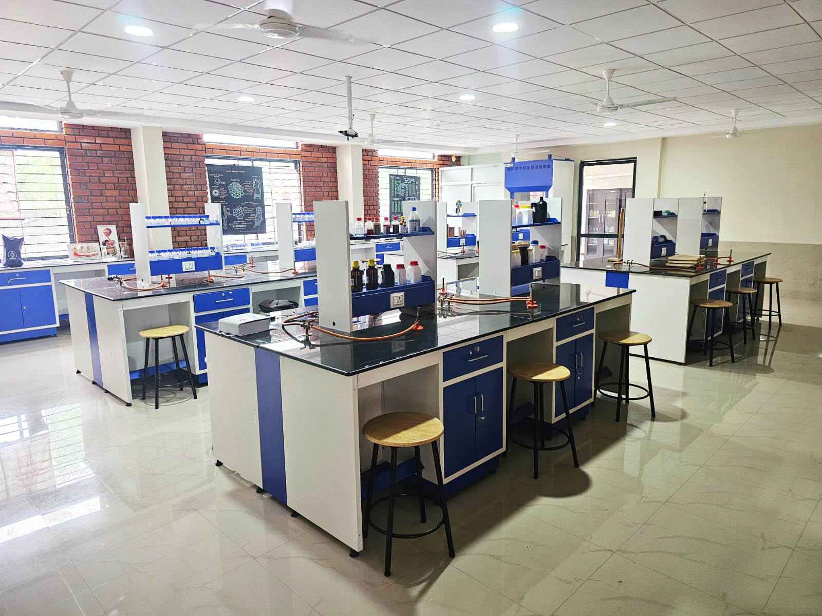 laboratory instruments for advanced research labs