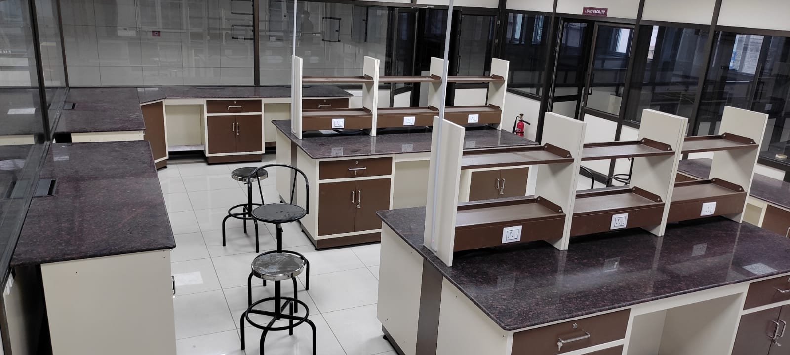 laboratory furniture in pondicherry